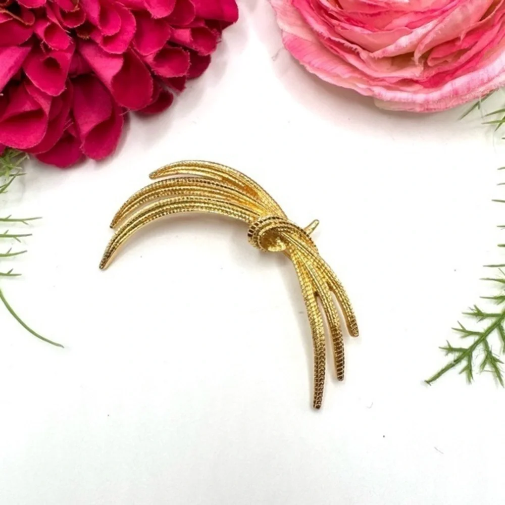 VINTAGE⚜️MONET Art Deco Golden Bow Brooch